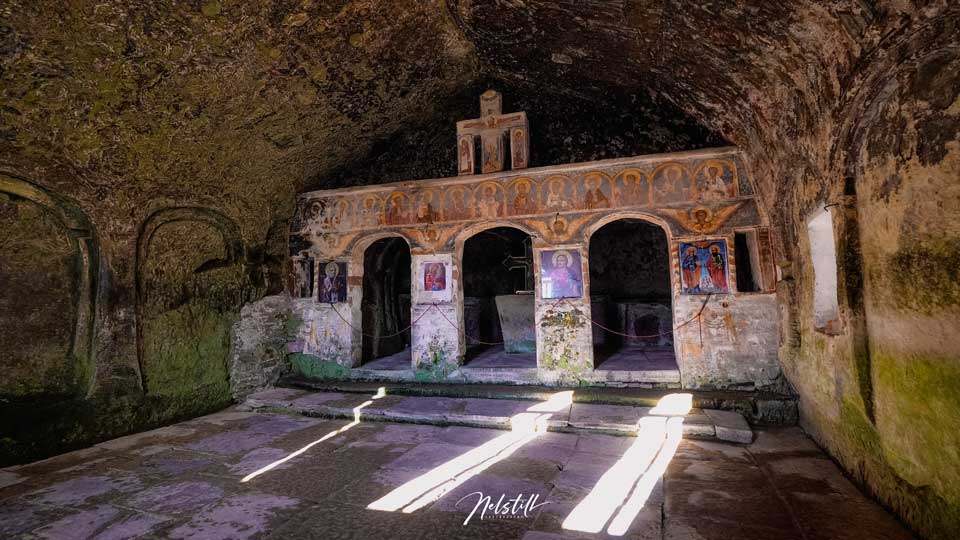 Mânăstirea Corbii de Piatră - altar interior