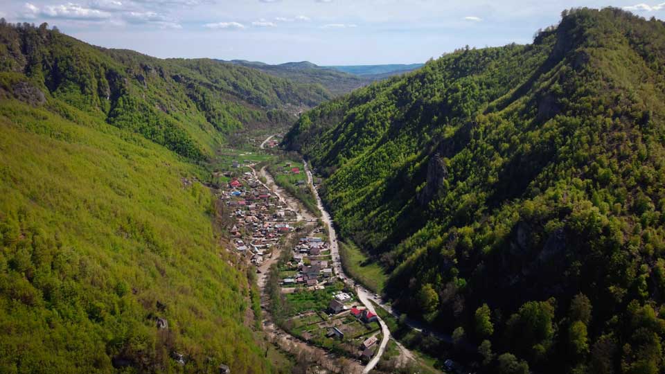 Valea Dambovitei la poalele Muscelului