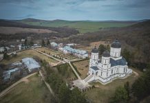 Mănăstirea Celic Dere – Oază de Spiritualitate și Mister în Dobrogea Mănăstirea Celic Dere